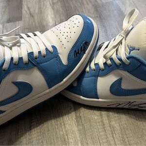 Nike Men 9 Sneakers Air Jordan 1 Signed  Naz Reid /‎ Mike Conley MN Timberwolves